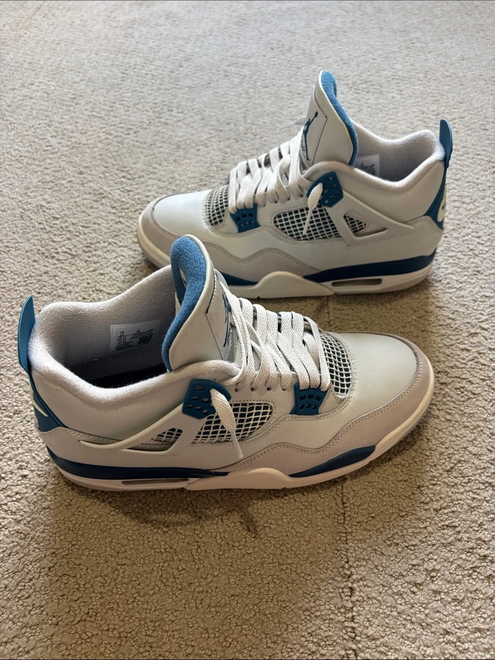 Jordan Retro 4 in White and Blue